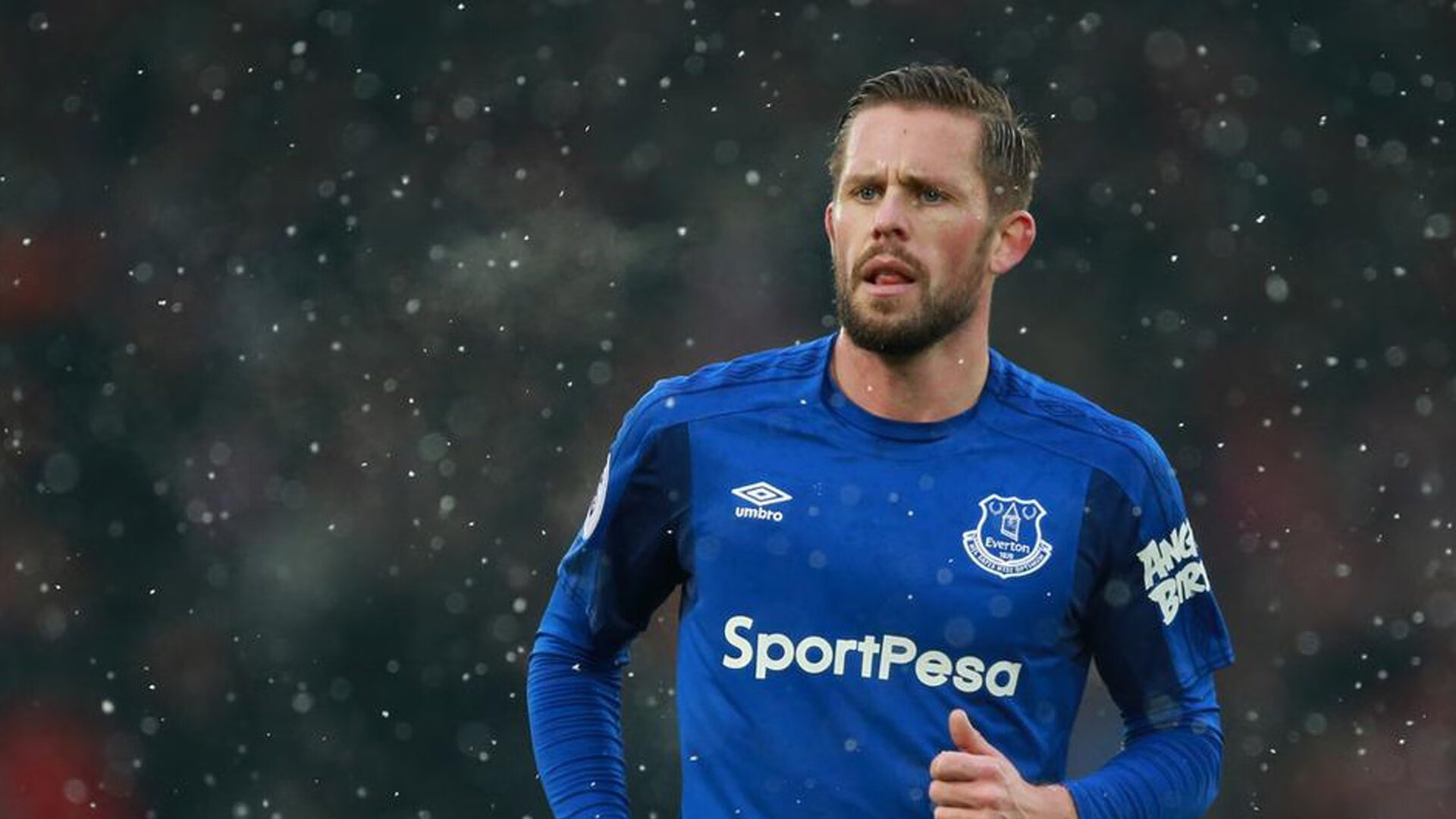 “快艇冲浪:东三叉湖赛场成为极速竞速的最佳舞台”